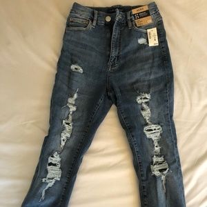 NWT Aeropostale super high rise ripped curvy jeggings- size 0